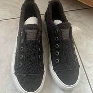 Neverworn sneaker.
